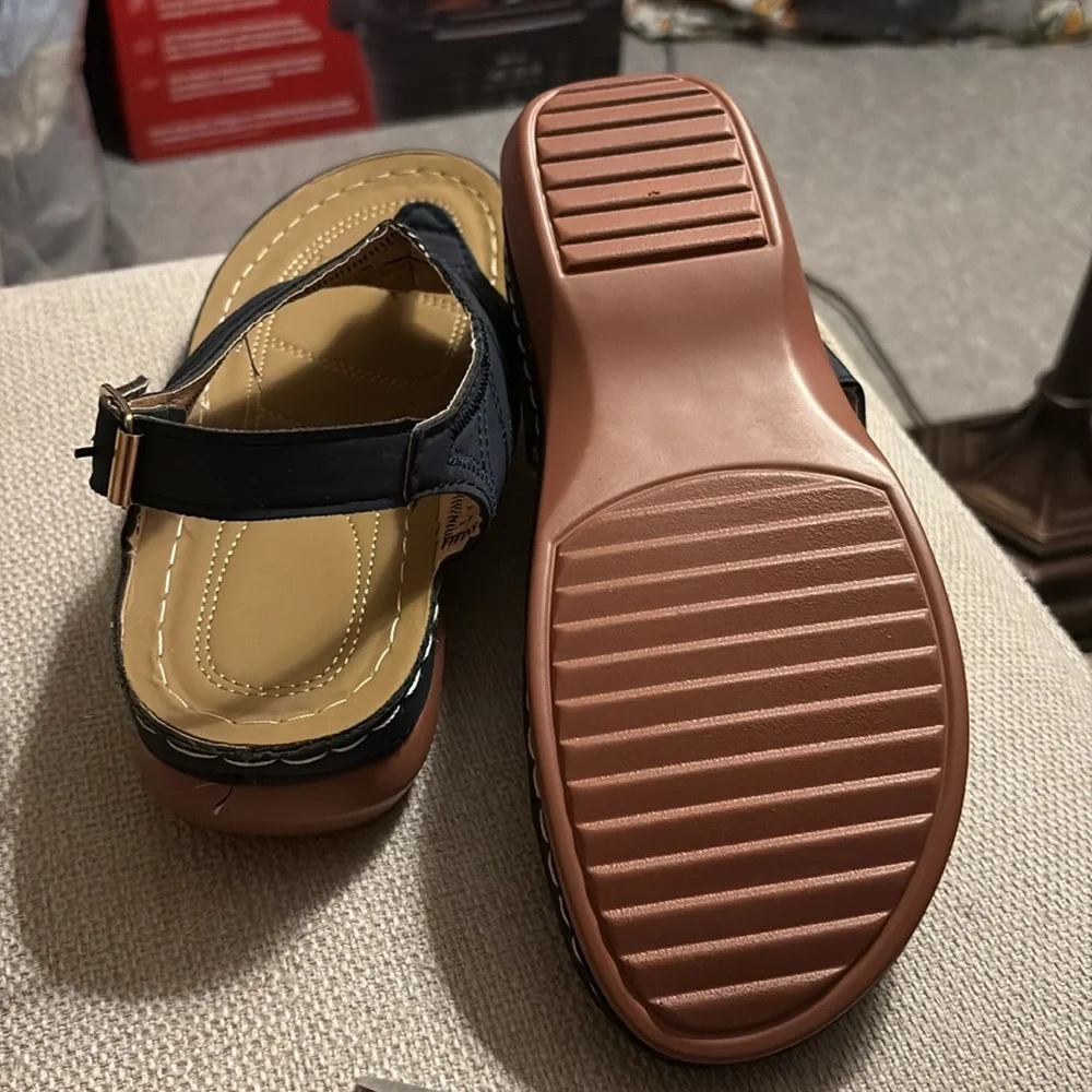 NWOB Ladies Thong Navy Sandals